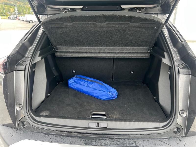 Usado Peugeot 2008 GT 130 CV (95 kW) 2021 Gris SUV