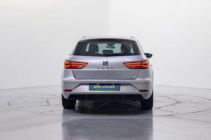 Usado Seat Leon ST XCELLENCE 131 CV (96 kW) 2020 Plateado Familiar