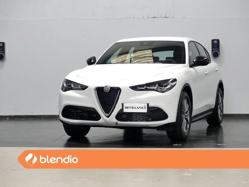 Blanco Usado 2023 Alfa Romeo Stelvio Super SUV | 47.824 € - Imagen 1/4