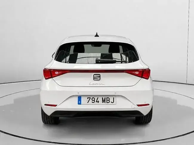 Usado Seat Leon Style 115 CV (84 kW) 2022 Blanco Berlina