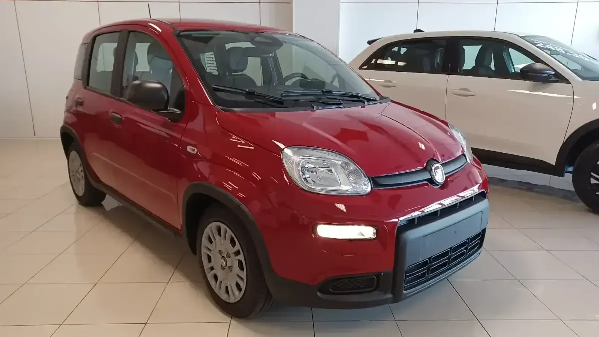 Nuevo Fiat Panda Icon 70 CV (51 kW) 2025 Rojo Utilitario