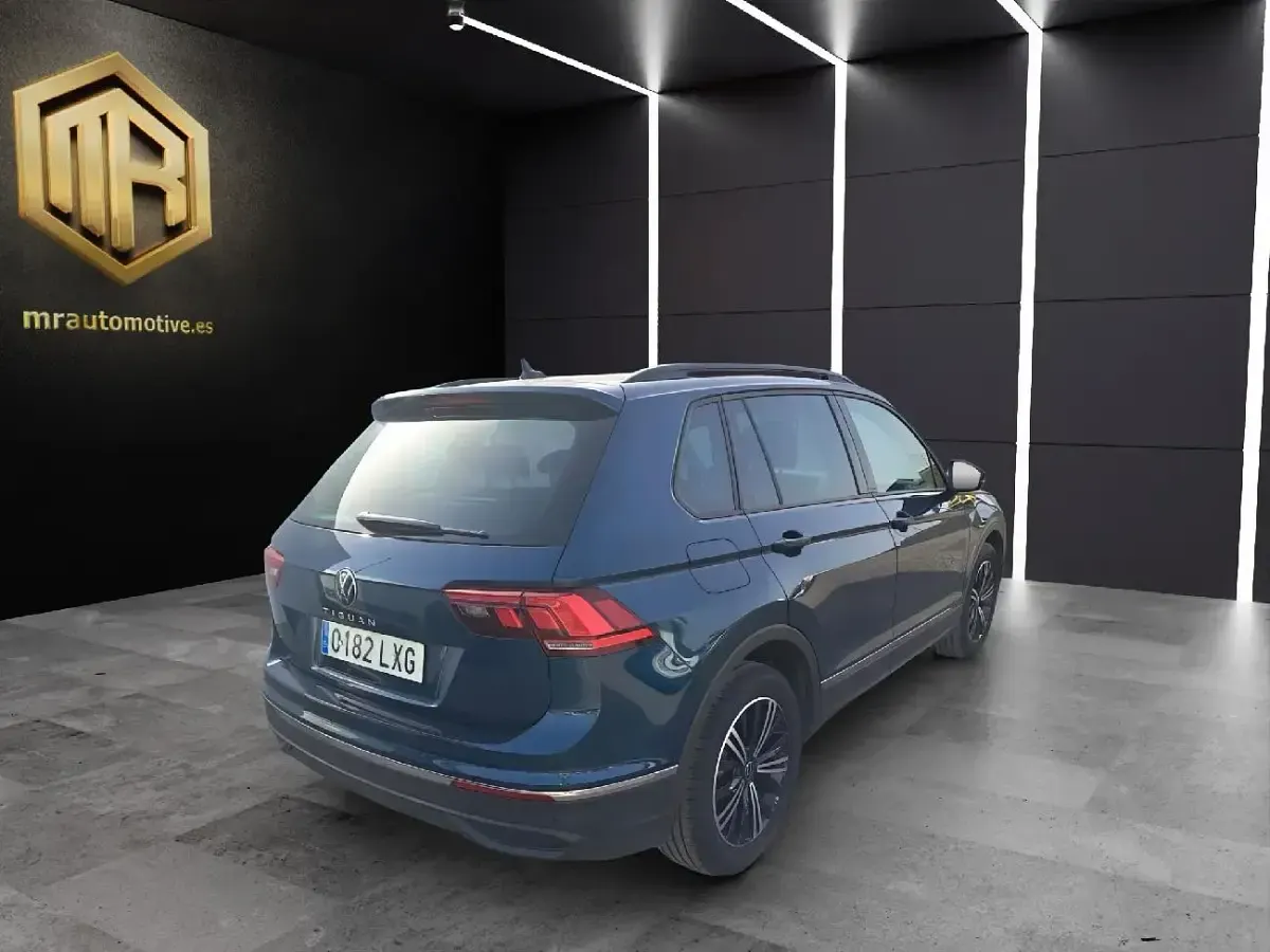 Usado VW Tiguan Life 150 CV (110 kW) 2022 Azul metalizado SUV