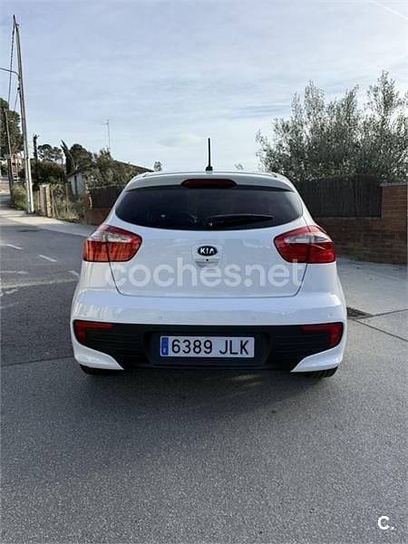 Usado Kia Rio 84 CV (61 kW) 2016 Blanco Utilitario