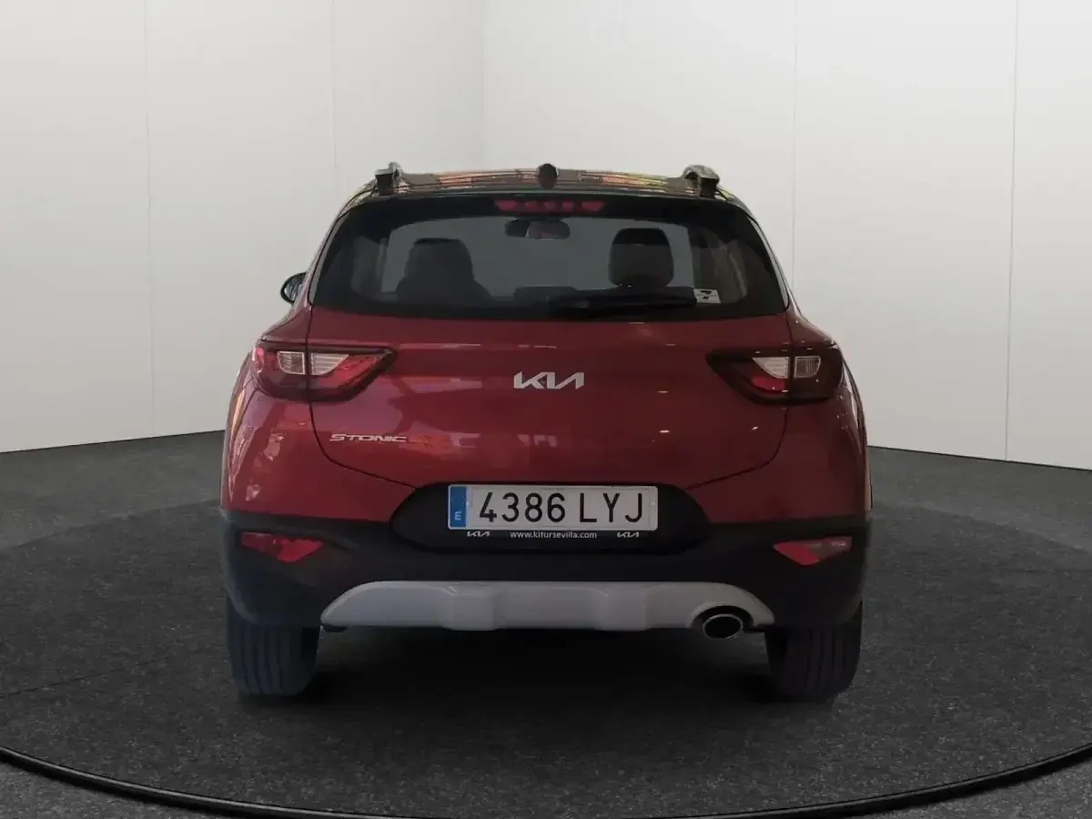 Usado Kia Stonic 84 CV (61 kW) 2022 Rojo SUV