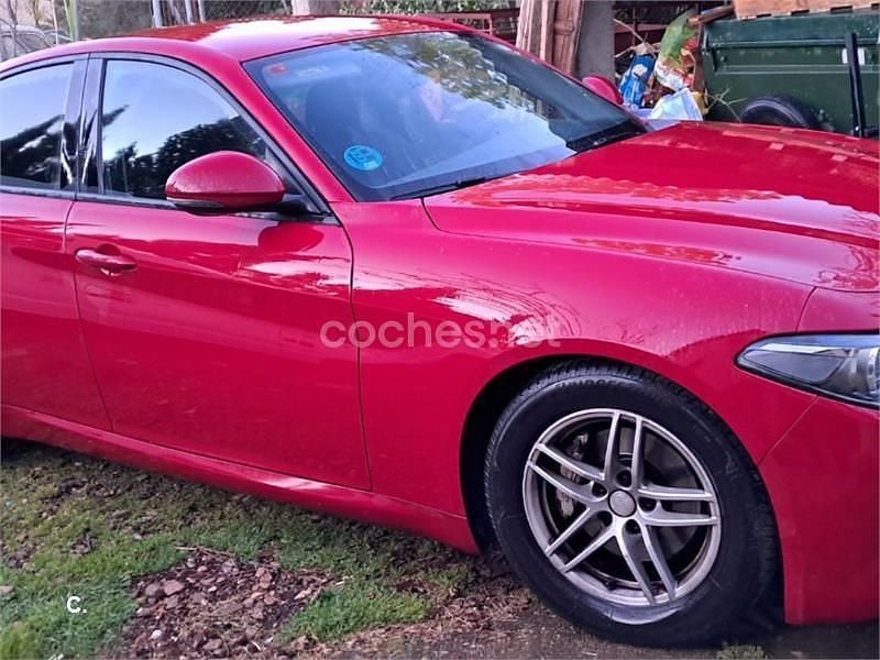 Usado Alfa Romeo Giulia 136 CV (100 kW) 2018 Rojo Berlina