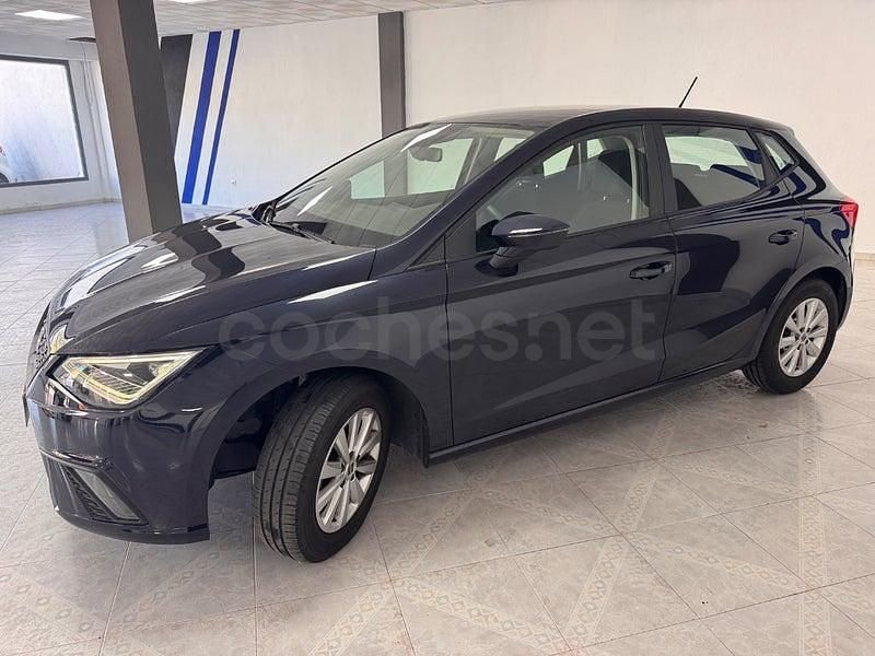 Usado Seat Ibiza Style Plus 110 CV (80 kW) 2022 Azul Utilitario