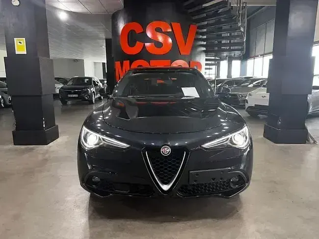 Usado Alfa Romeo Stelvio Super 192 CV (141 kW) 2022 Negro SUV