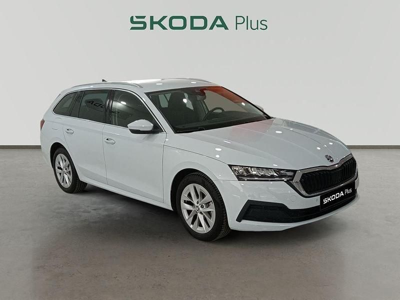 Blanco Usado 2024 Skoda Octavia G-TEC Ambition Familiar | 25.890 € - Imagen 1/4