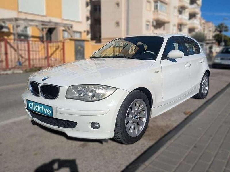 Usado BMW 118 122 CV (89 kW) 2006 Blanco Utilitario