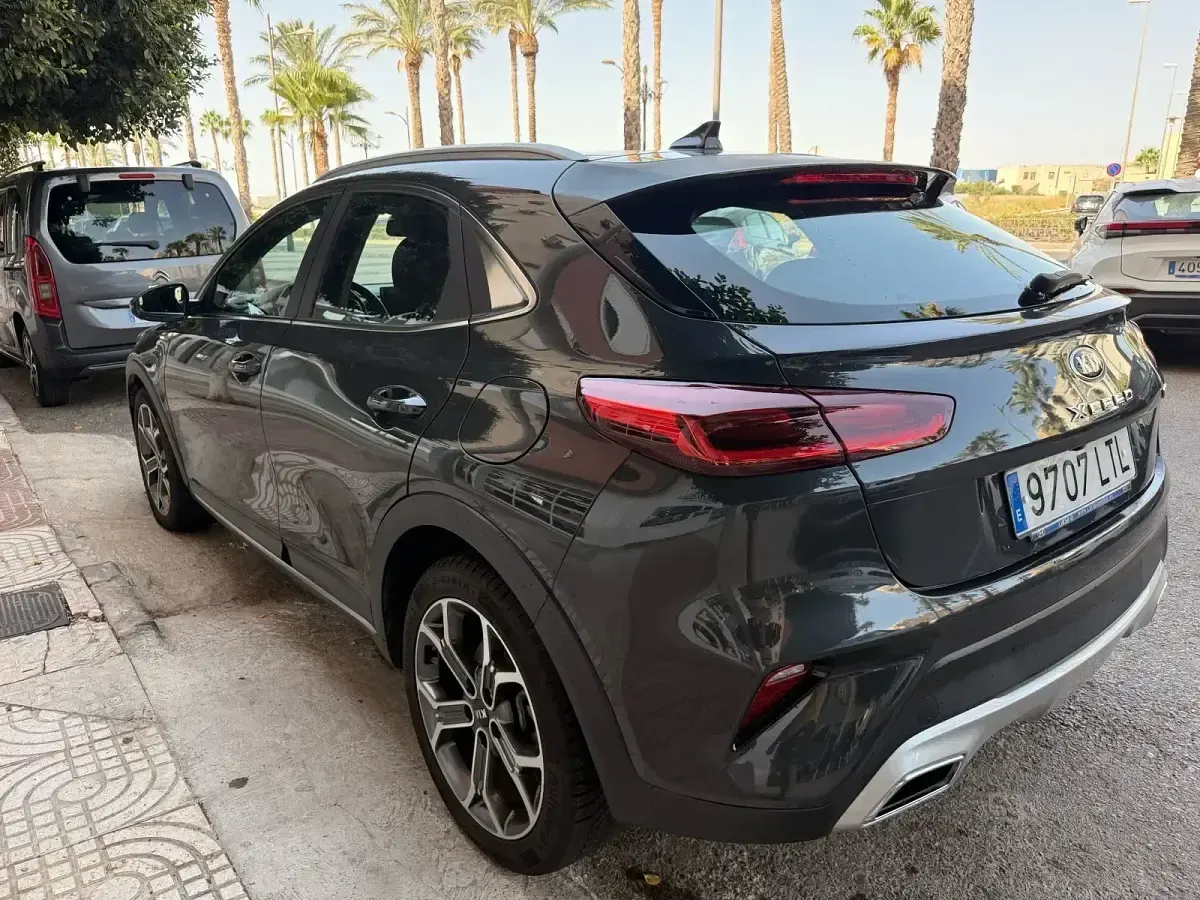 Usado Kia XCeed 160 CV (117 kW) 2021 Gris / plata SUV