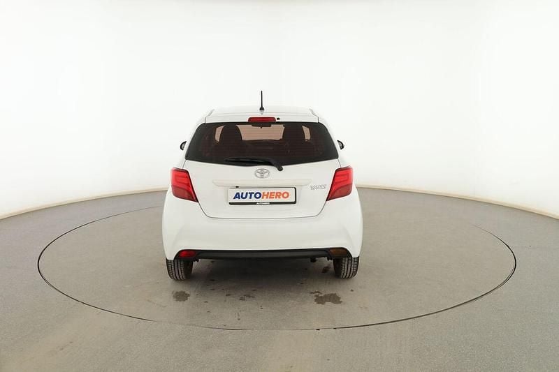 Usado Toyota Yaris Active 100 CV (73 kW) 2016 Blanco Berlina