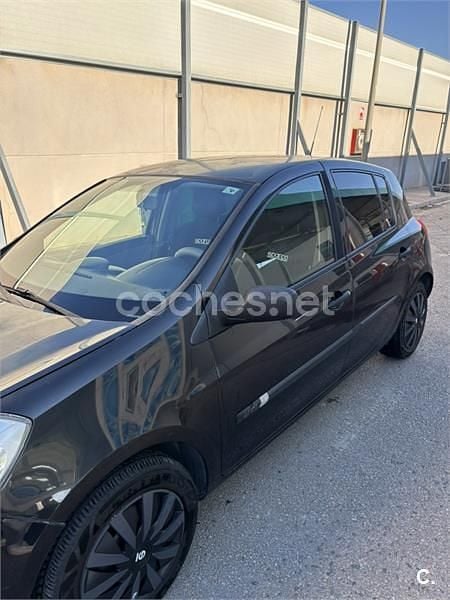 Usado Renault Clio II Privilege 85 CV (62 kW) 2006 Negro Berlina
