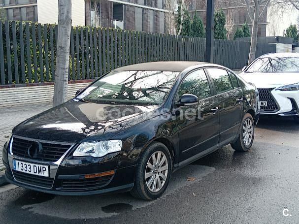 Usado VW Passat Highline 140 CV (102 kW) 2005 Negro Berlina