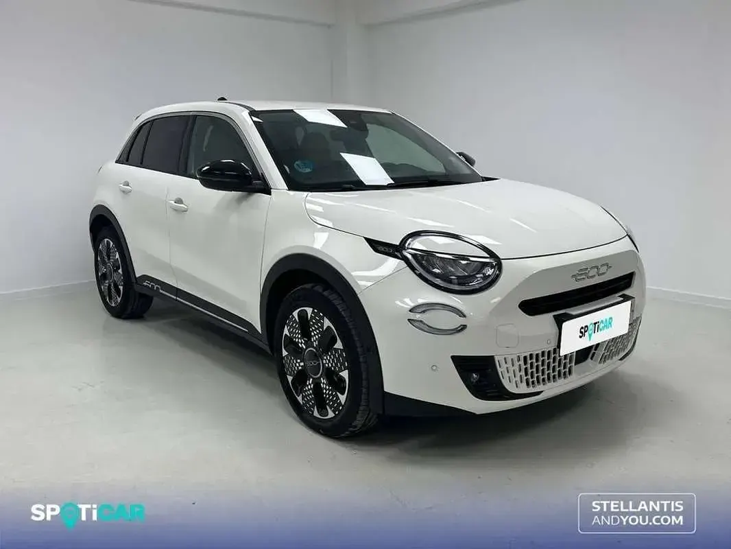 Usado Fiat 600 La Prima 111 CV (81 kW) 2025 Blanco SUV