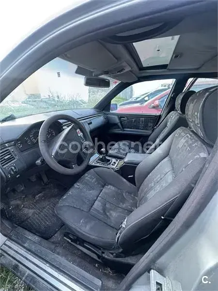 Usado Mercedes E240 Classic 170 CV (125 kW) 2000 Gris / plata Berlina