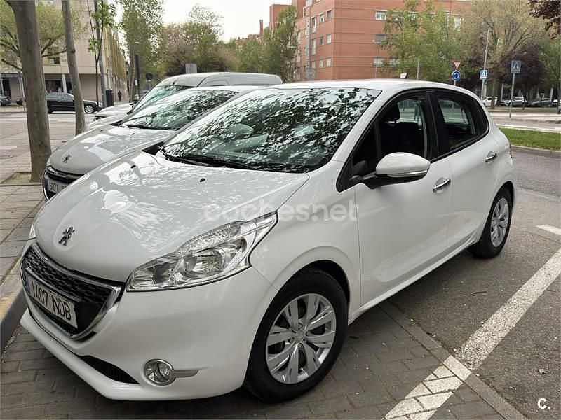 Usado Peugeot 208 Active 82 CV (60 kW) 2014 Blanco Utilitario