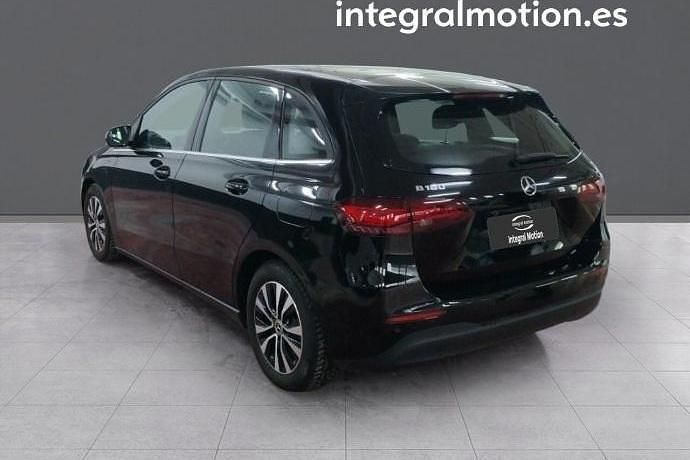 Usado Mercedes B180 136 CV (100 kW) 2023 Monovolumen