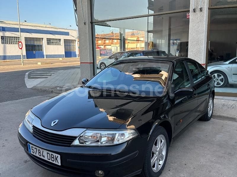 Usado Renault Laguna II Expression 120 CV (88 kW) 2004 Negro Berlina