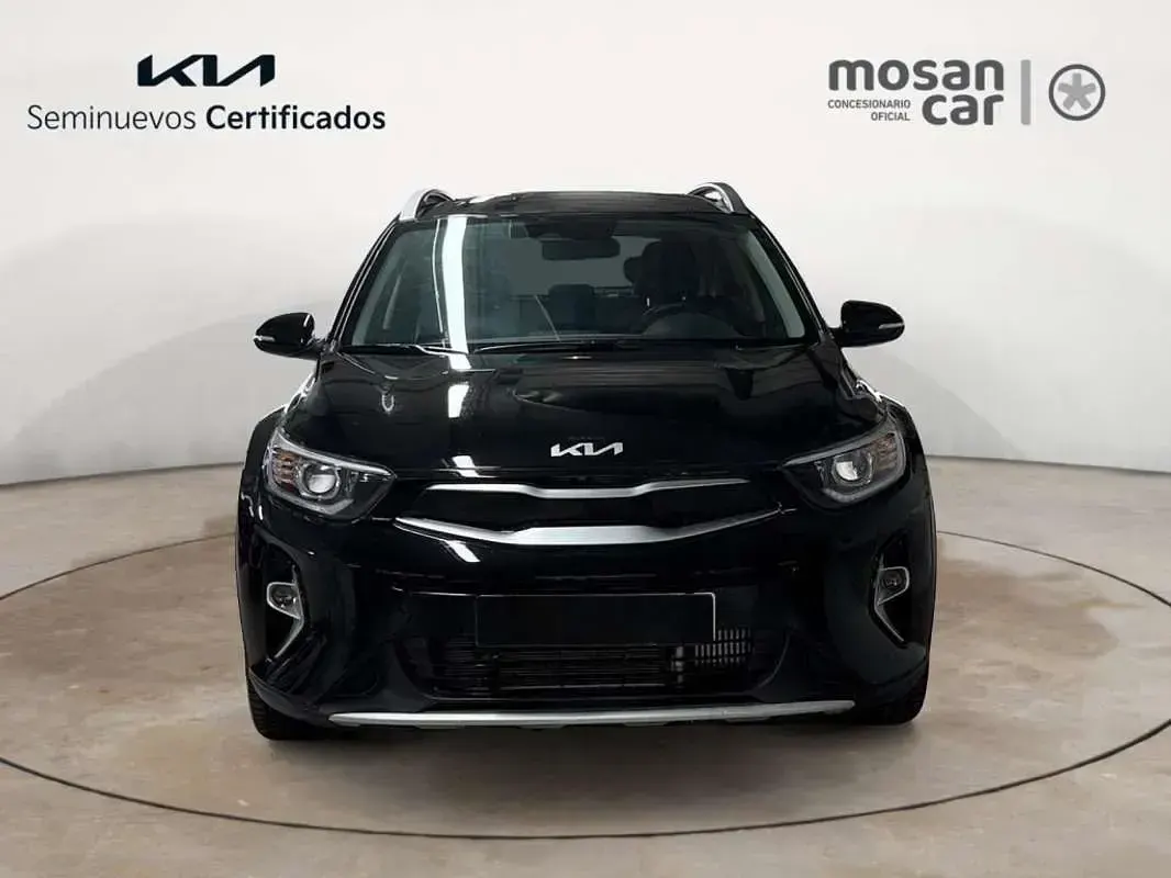 Usado Kia Stonic 101 CV (74 kW) 2025 Negro SUV