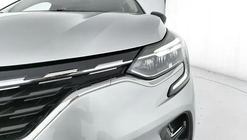 Usado Renault Captur Techno 140 CV (102 kW) 2024 Gris SUV