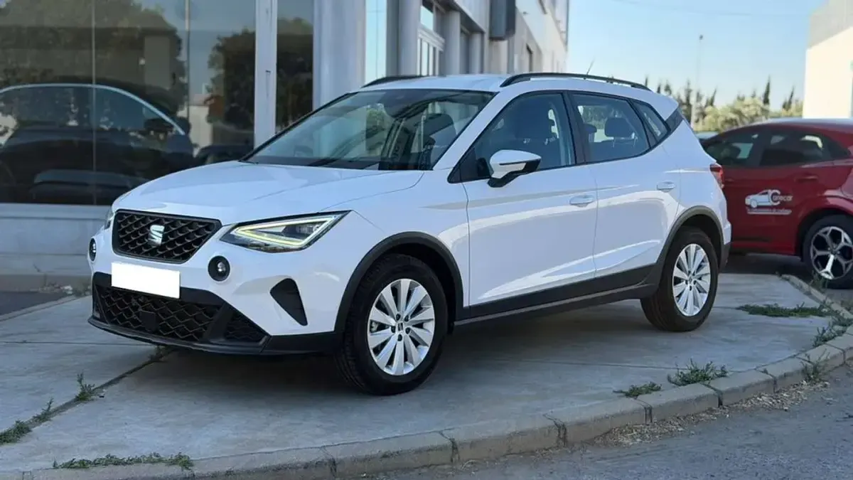 Usado Seat Arona Style Plus 110 CV (80 kW) 2022 Blanco SUV