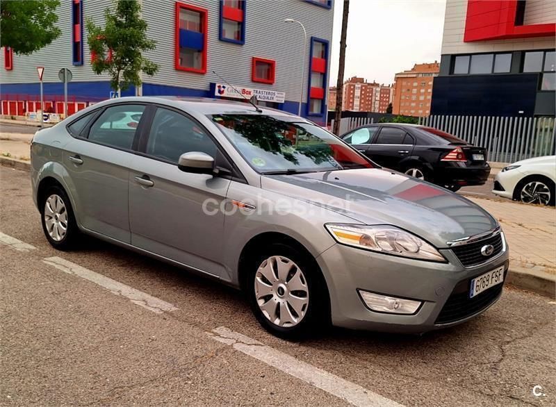 Gris / plata Usado 2007 Ford Mondeo Ambiente Berlina | 3200 € (Buen precio) - Imagen 1/4