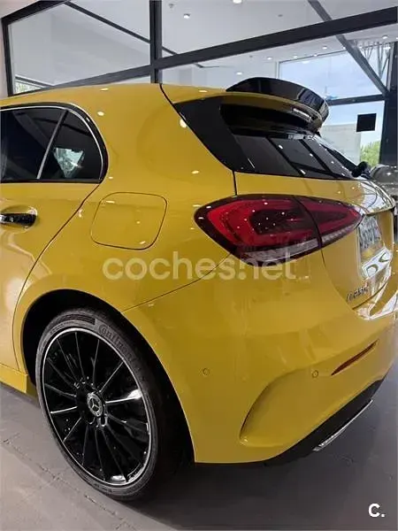 Usado Mercedes A250 218 CV (160 kW) 2021 Amarillo Berlina