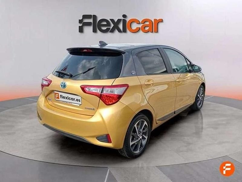 Usado Toyota Yaris Hybrid 99 CV (72 kW) 2019 Amarillo Utilitario
