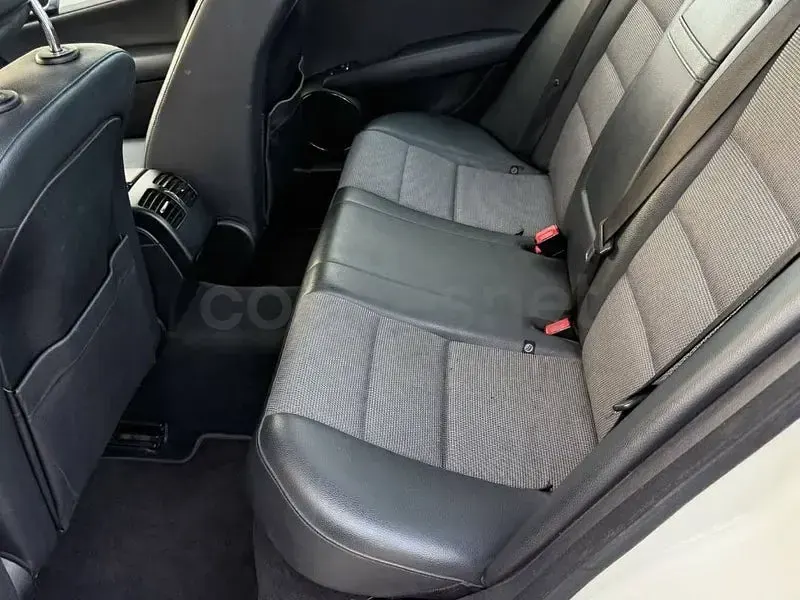 Usado Mercedes C200 Avantgarde 136 CV (100 kW) 2010 Blanco Berlina