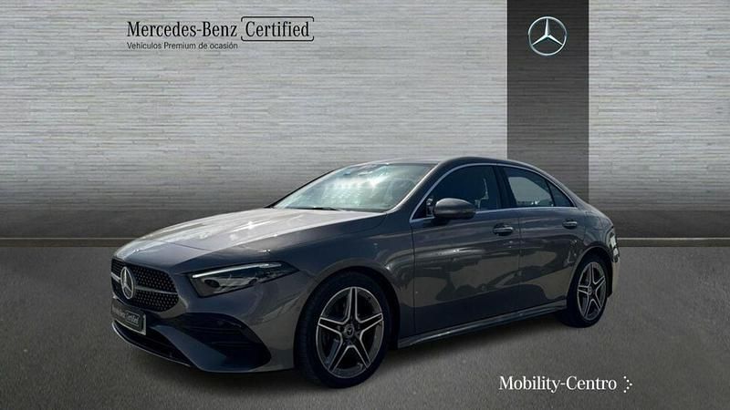 Mountaingrau met. Usado 2023 Mercedes A200 AMG line Berlina | 33.500 € (Precio justo) - Imagen 1/4