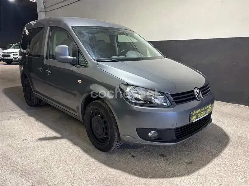 Usado VW Caddy Comfortline 102 CV (75 kW) 2011 Gris / plata Monovolumen