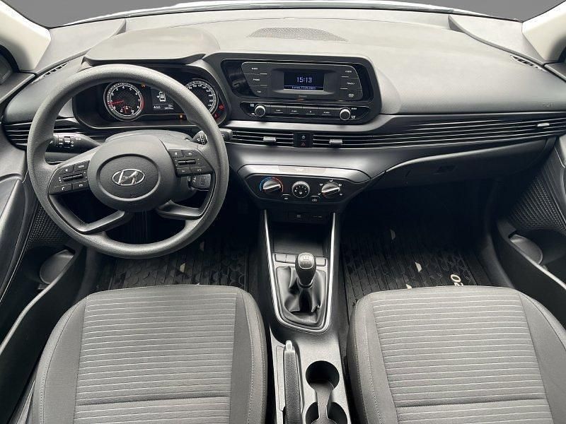 Usado Hyundai i20 84 CV (61 kW) 2022 Plata sleek Utilitario