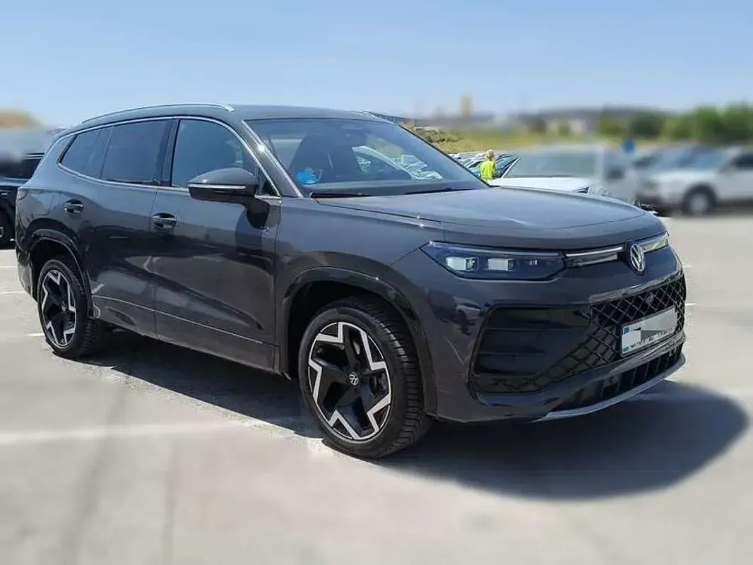 Usado VW Tayron R-line 177 CV (130 kW) 2025 Gris SUV