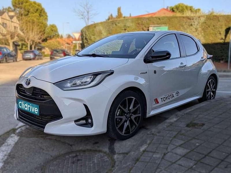 Usado Toyota Yaris Hybrid Plus 92 CV (67 kW) 2021 Blanco SUV