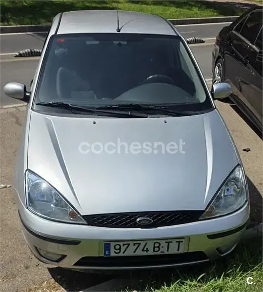 Usado Ford Focus Trend 90 CV (66 kW) 2002 Gris / plata Berlina