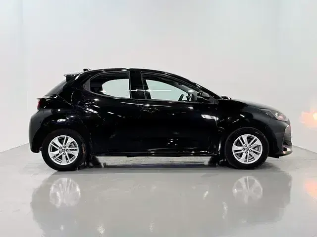 Usado Toyota Yaris Business Edition 116 CV (85 kW) 2022 Negro Utilitario