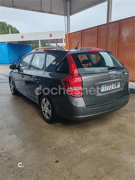 Usado Kia Ceed 90 CV (66 kW) 2010 Gris / plata Utilitario