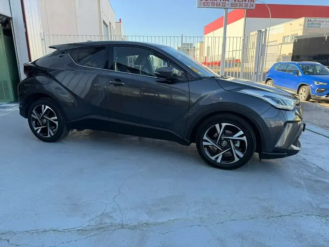 Usado Toyota C-HR Advance 122 CV (89 kW) 2023 Gris SUV