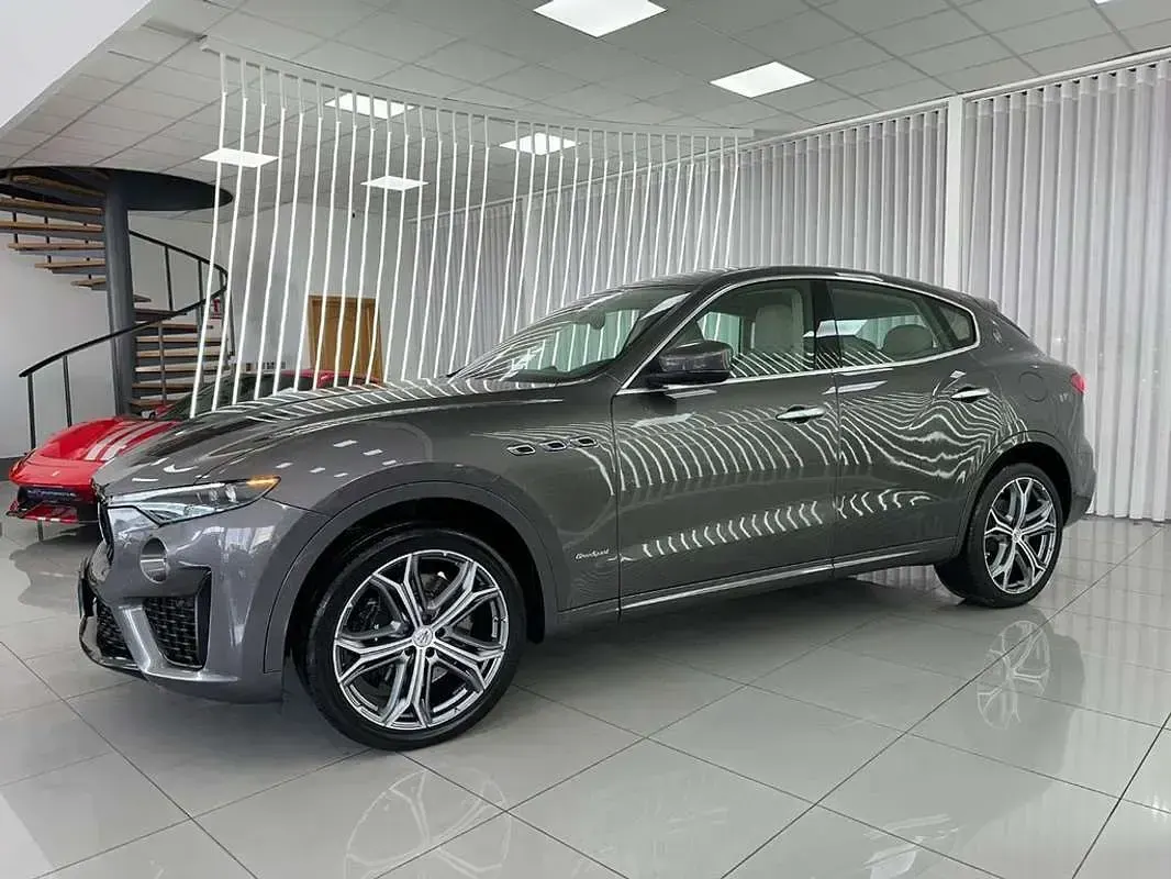 Usado Maserati Levante 349 CV (256 kW) 2020 Gris SUV