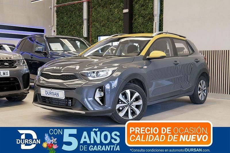 Usado Kia Stonic 100 CV (73 kW) 2023 Gris SUV