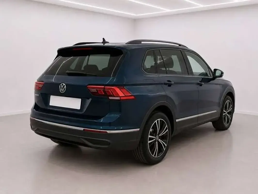 Usado VW Tiguan Life 150 CV (110 kW) 2021 Azul SUV