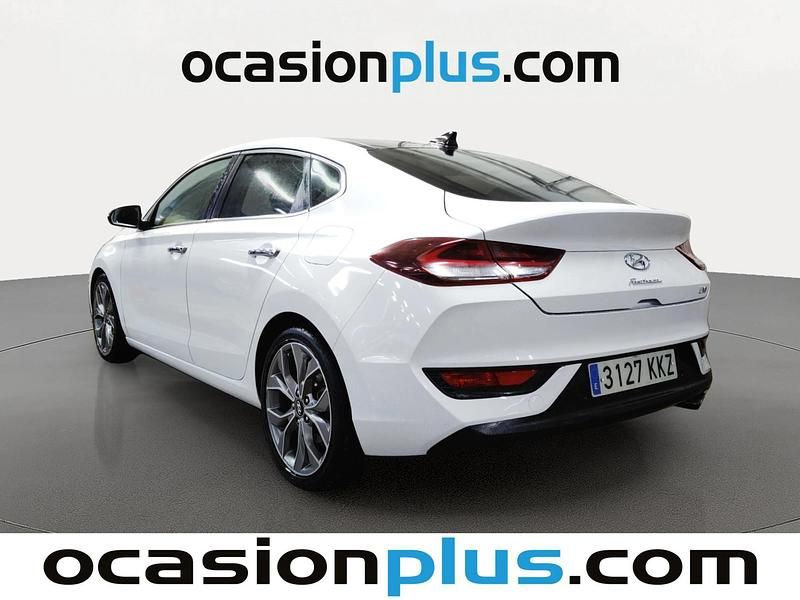 Usado Hyundai i30 Style 140 CV (102 kW) 2018 Blanco Berlina