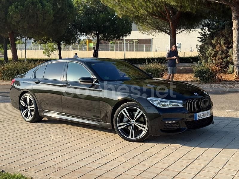Negro Usado 2016 BMW 740 Comfort Edition Berlina | 29.900 € (Caro) - Imagen 1/4