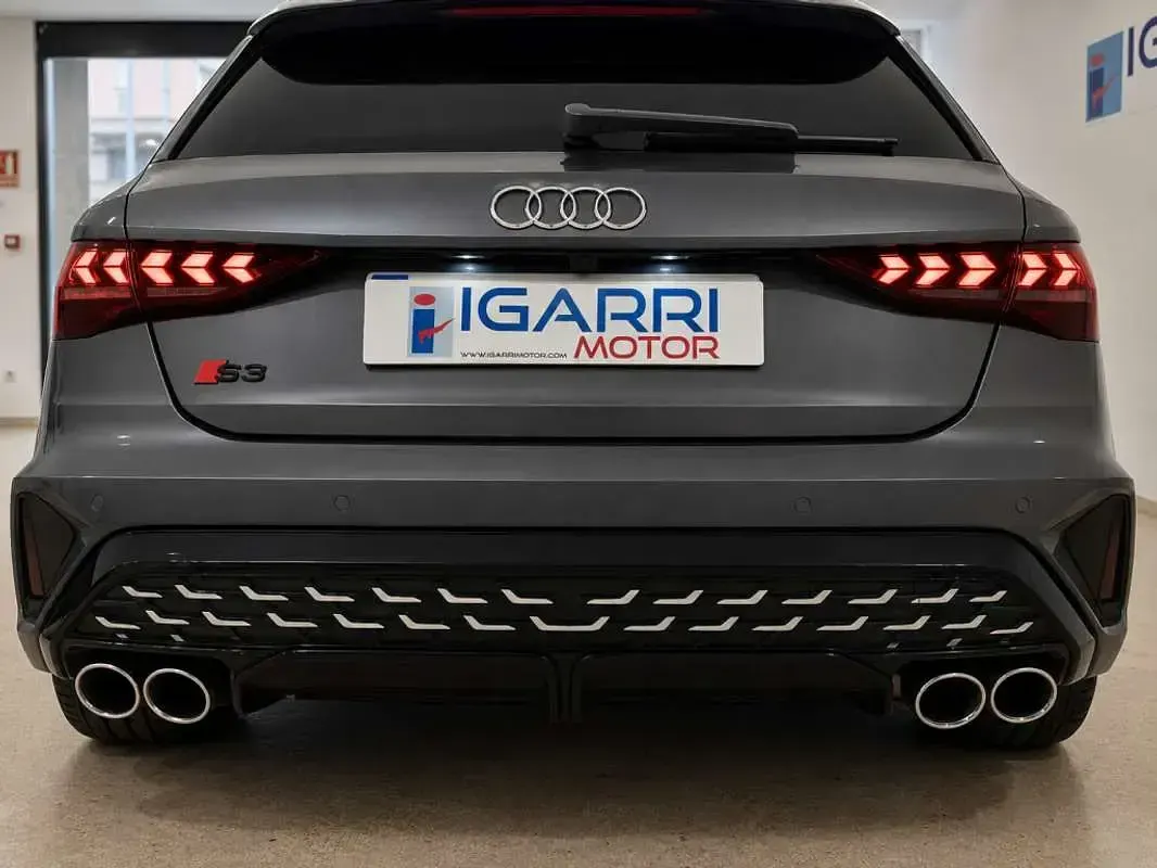 Usado Audi S3 Sportback Sport 333 CV (244 kW) 2024 Gris Utilitario