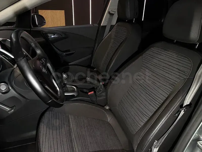Usado Opel Astra Selective 110 CV (80 kW) 2015 Gris / plata Berlina