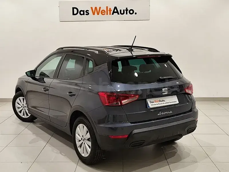 Usado Seat Arona Style 115 CV (84 kW) 2025 Gris / plata SUV