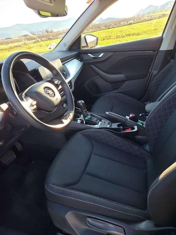 Usado Skoda Kamiq Ambition 110 CV (80 kW) 2021 Blanco SUV