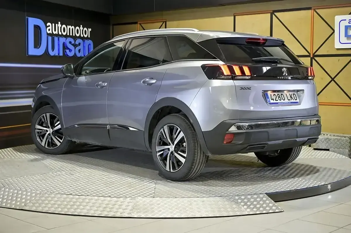 Usado Peugeot 3008 Allure 131 CV (96 kW) 2020 Gris SUV