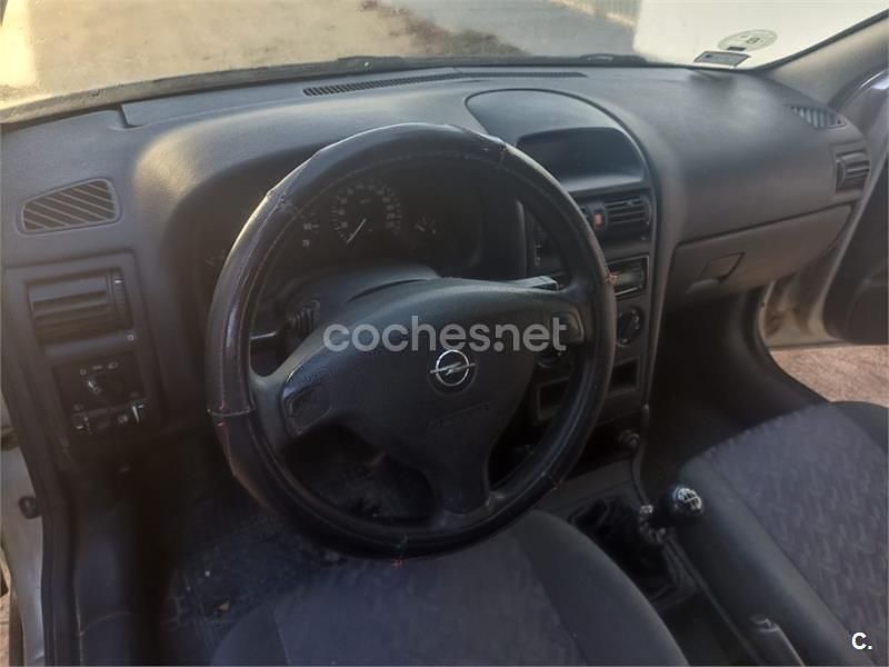 Gris / plata Usado 2002 Opel Astra Club Berlina | 800 € (Precio justo) - Imagen 1/4