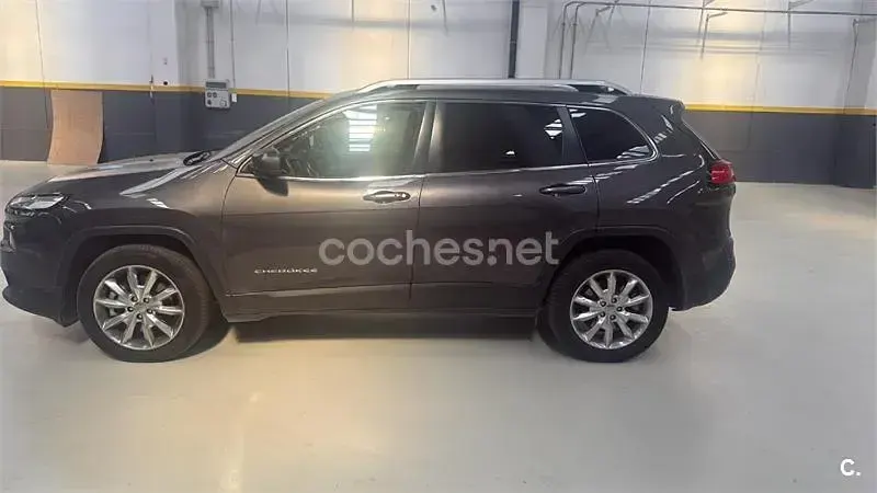 Usado Jeep Cherokee Limited 200 CV (147 kW) 2015 Gris / plata SUV